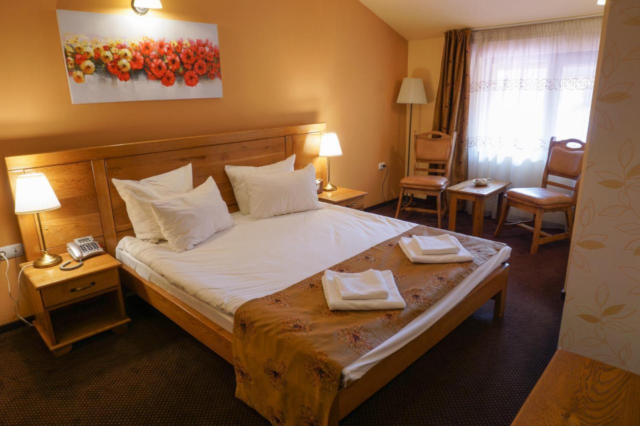Pension La Fontana Baia Mare Exterior photo